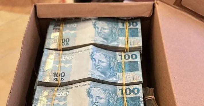 Operação Sem Refino: PF encontra R$ 500 mil na casa de policial civil