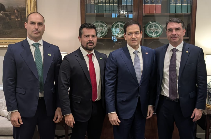 Eduardo Bolsonaro e Paulo Figueiredo também participaram do encontro | Foto: Reprodução