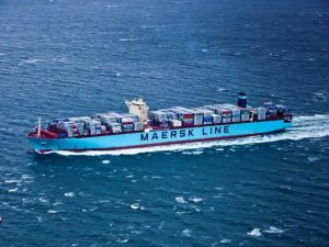 Navio da companhia dinamarquesa Maersk: prejuízos durante fechamento do Estreito de Ormuz | Foto: Reprodução/X