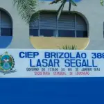 Fachada da escola onde uma bomba caseira teria explodido em Belford Roxo (RJ)