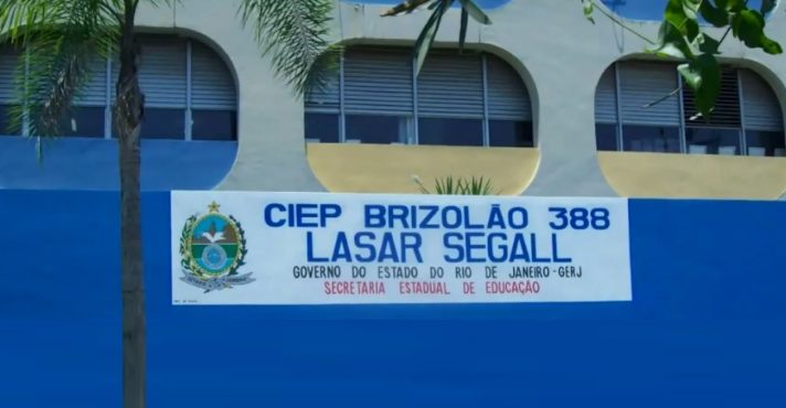 Fachada da escola onde uma bomba caseira teria explodido em Belford Roxo (RJ)