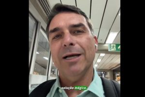 Em vídeo nas redes sociais, Flávio compara o programa Desenrola Brasil a uma “solução mágica” | Foto: Reprodução/X/FlávioBolsonaro
