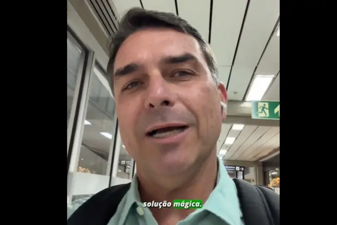 Em vídeo nas redes sociais, Flávio compara o programa Desenrola Brasil a uma “solução mágica” | Foto: Reprodução/X/FlávioBolsonaro