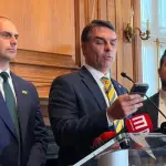 Flávio Bolsonaro concede coletiva de imprensa | Foto: Paulo Faria/Divulgação