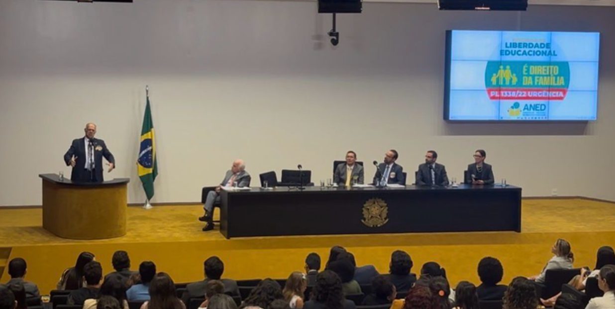Parlamentares de direita se reúnem em fórum de defesa à educação domiciliar | Foto: Luana Viana/Revista Oeste