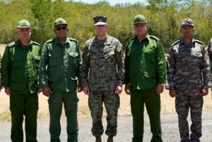 General dos EUA se encontra com militares cubanos em Guantánamo