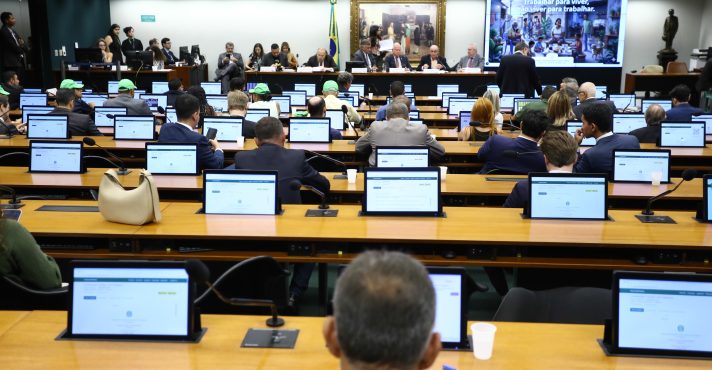 Discussão da PEC da Escala 6x1 durante análise na CCJ da Câmara | Foto: Vinicius Loures / Câmara dos Deputados