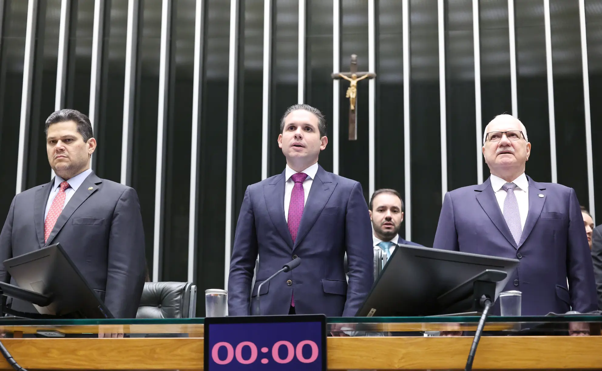 Na foto, os presidentes Davi Alcolumbre (Senado e Congresso), Hugo Motta (Câmara) e Edson Fachin (STF)