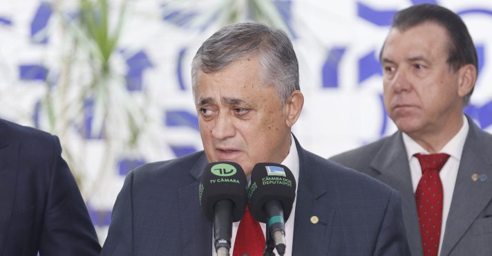 O ministro das Relações Institucionais, José Guimarães