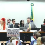 A comissão especial da PEC do Fim da Escala 6x1 durante leitura do parecer final do relator, deputado Léo Prates (Republicanos-BA)
