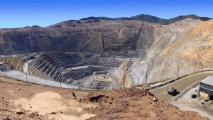 A mineradora opera como uma subsidiária do grupo multinacional Sigma Lithium