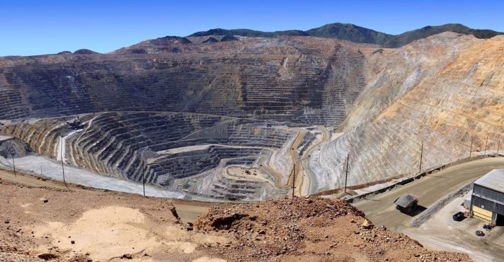 A mineradora opera como uma subsidiária do grupo multinacional Sigma Lithium
