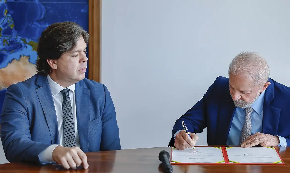 O ministro das Comunicações, Frederico Siqueira Filho, e o presidente Lula da Silva | Foto: Ricardo Stuckert/PR