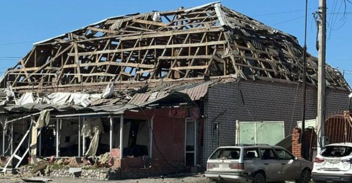 Estrutura atingida por míssil na Ucrânia / Foto: Divulgação/Serviço de Emergência da Ucrânia