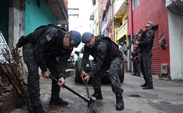 PM retira barricadas em Paraisópolis