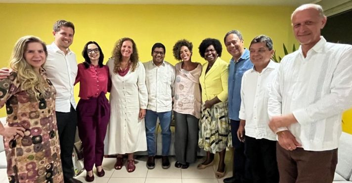 Deputados esquerdistas e o novo embaixador de Cuba no Brasil, Victor Manuel Palomo