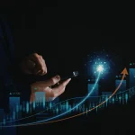 Pessoa usando celular diante de gráficos financeiros digitais relacionados à renúncia fiscal e crescimento econômico