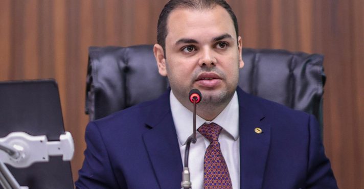 Roberto Cidade é eleito governador do Amazonas em votação indireta
