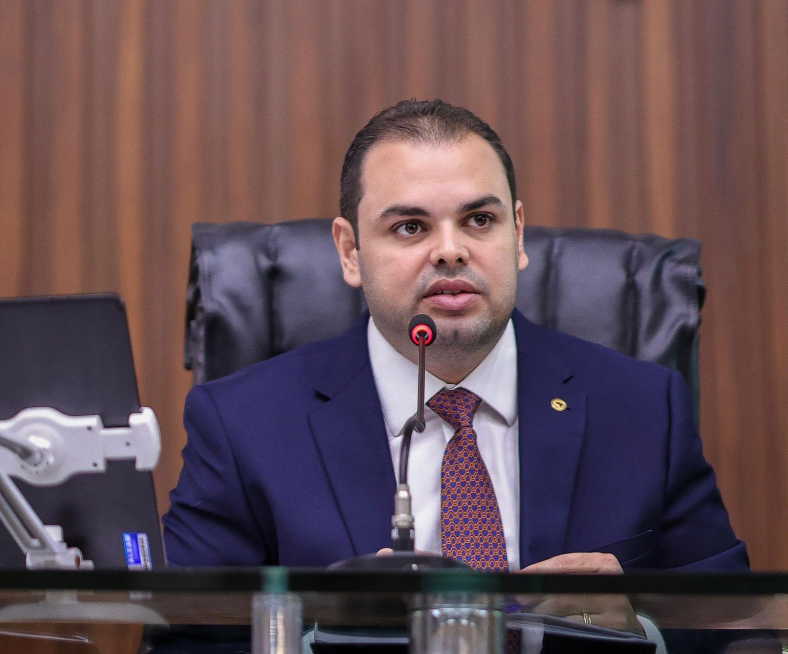Roberto Cidade é eleito governador do Amazonas em votação indireta