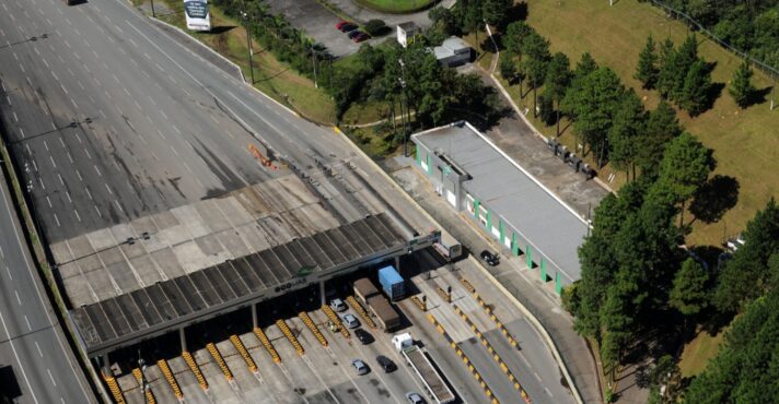 SP anuncia R$ 58 mi para adaptar Rodovia Anchieta a caminhões maiores