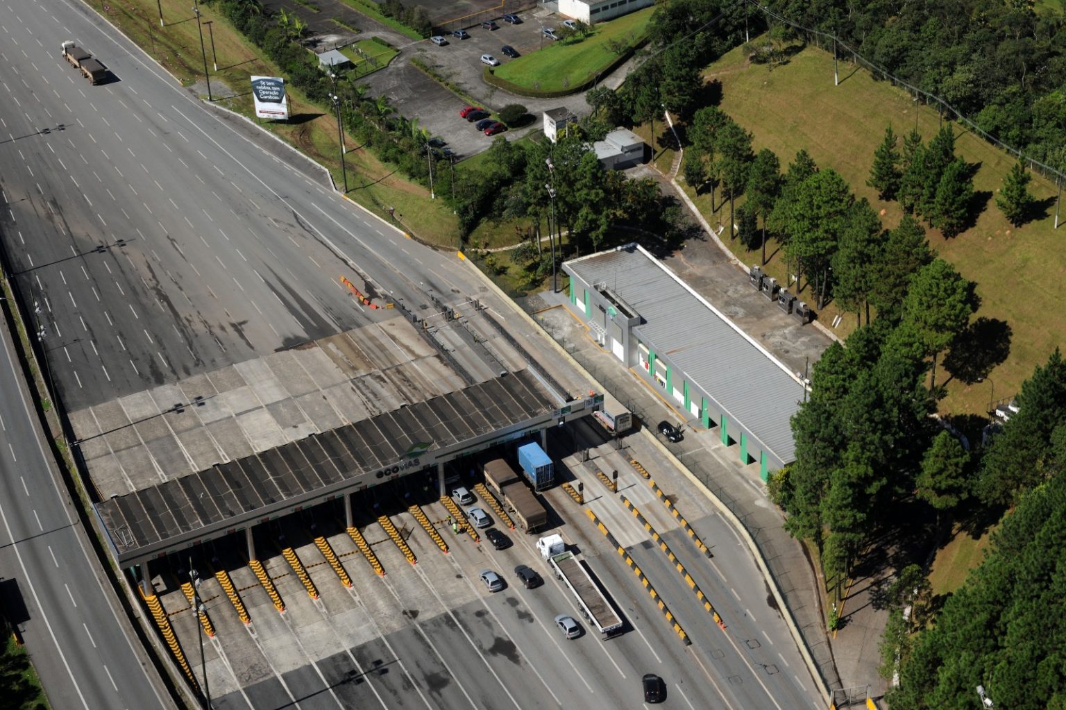 SP anuncia R$ 58 mi para adaptar Rodovia Anchieta a caminhões maiores