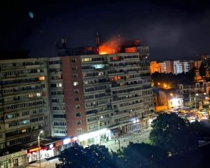 Edifício residencial em Galati, cidade da Romênia próxima à fronteira com a Ucrânia | Foto: Reprodução/Redes sociais