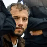 O militante brasileiro Thiago Avila, que foi detido a bordo da Flotilha Global Sumud com destino a Gaza - 6/5/2026 | Foto: Amir Cohen/Reuters