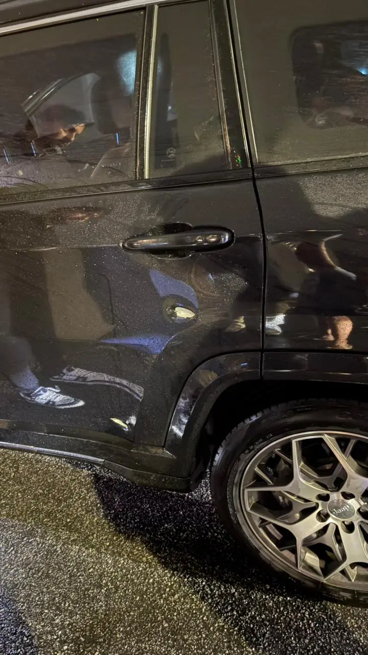 Carro blindado do deputado Max Lemos depois do ataque em rodovia | Foto: Divulgação/Equipe Max Lemos