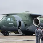 Voo partiu aproximadamente às 13h da Base Aérea de Guarulhos, na Região Metropolitana de São Paulo | Foto: Tauany Cattan/Revista Oeste