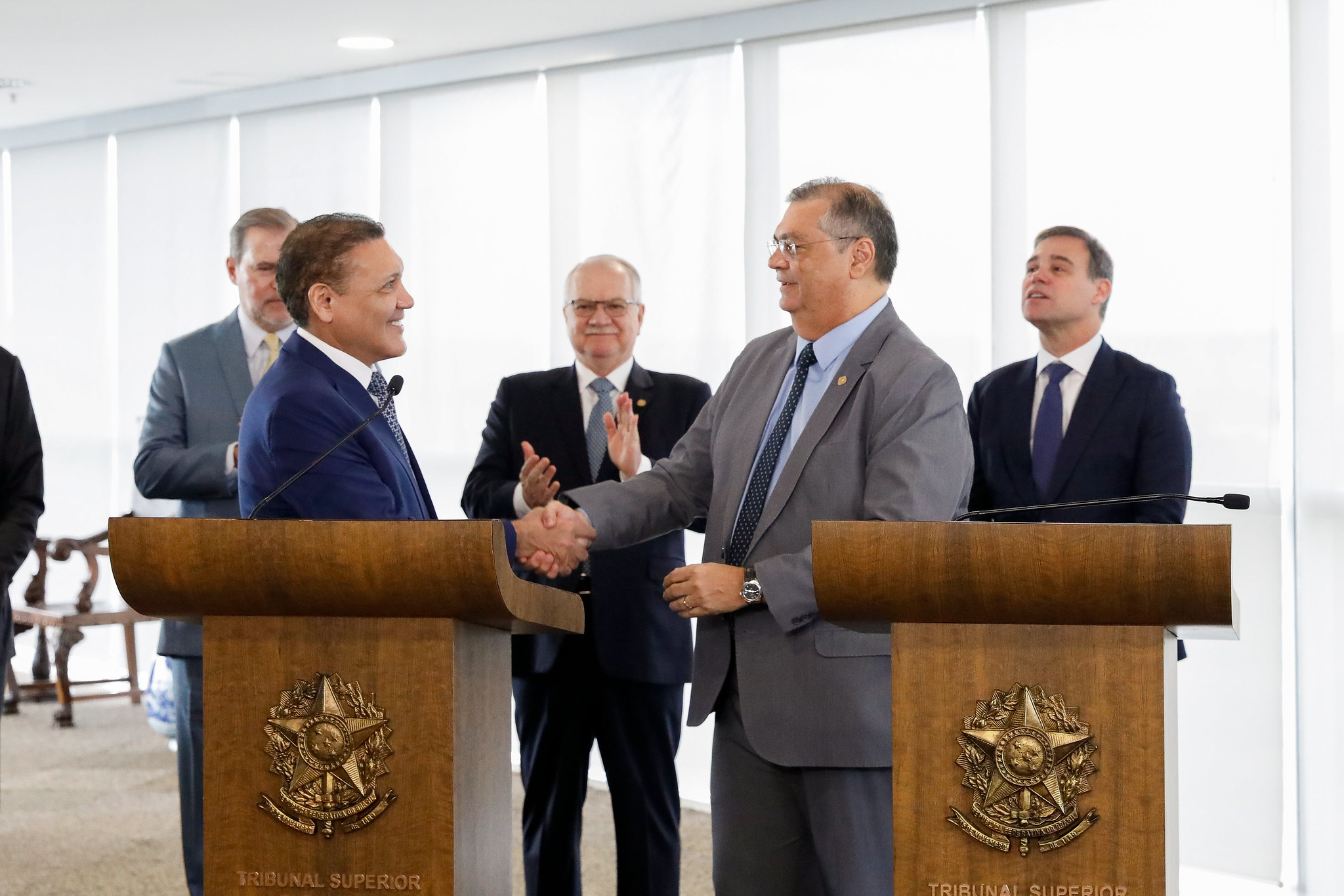 Dino é empossado ministro substituto do TSE
