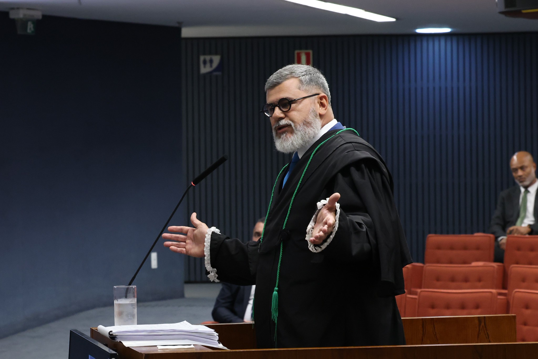 O defensor público federal Esdras dos Santos Carvalho