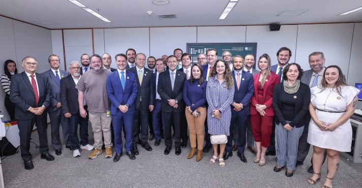 Cerimônia de assinatura do acordo entre o presidente do TSE, Kassio Nunes Marques, e representantes dos partidos políticos