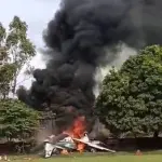 Avião de pequeno porte cai e deixa dois mortos no interior de SP