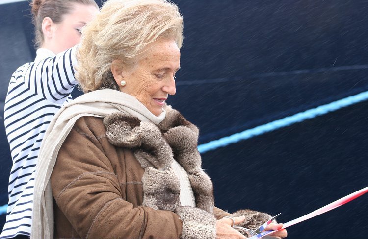 Morre ex-primeira-dama da França