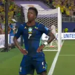 Vinícius Júnior comemora o terceiro gol na vitória brasileira | Foto: Reprodução/X