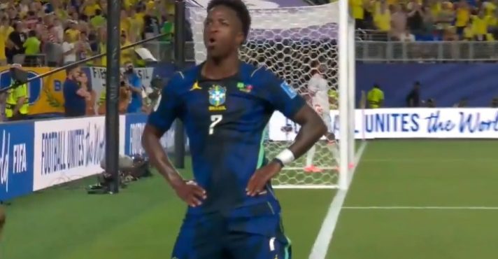 Vinícius Júnior comemora o terceiro gol na vitória brasileira | Foto: Reprodução/X