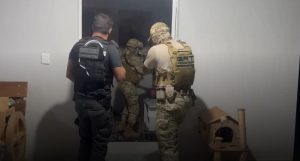 Venezuela - Segundo a investigação, a organização operava um esquema de tráfico de drogas, lavagem de dinheiro e comércio ilegal de armas de guerra no território nacional
