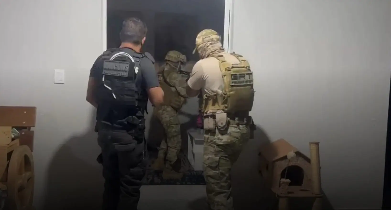 Venezuela - Segundo a investigação, a organização operava um esquema de tráfico de drogas, lavagem de dinheiro e comércio ilegal de armas de guerra no território nacional
