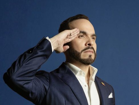 Abelardo de la Espriella, candidato à Presidência da Colômbia, é advogado, empresário e escritor | Foto: Reprodução/defensoresdelapatria.com