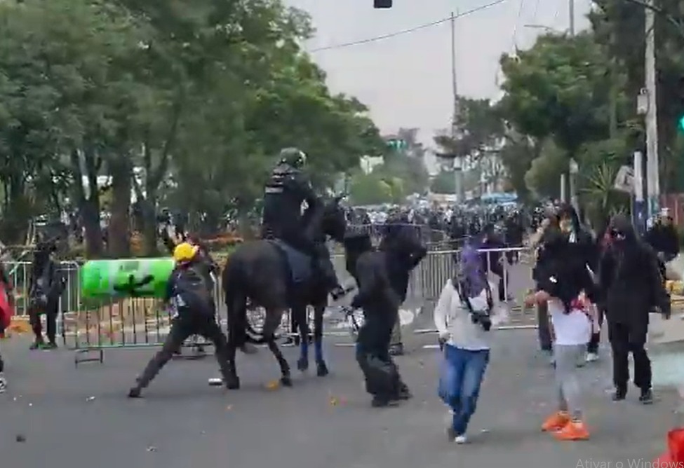 Manifestantes aproveitam Copa para criticar govern