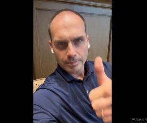 O ex-deputado Eduardo Bolsonaro: "É Lula contra os brasileiros" | Foto: Reprodução/X/@BolsonaroSP