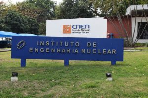 Fachada de prédio da Comissão Nacional de Energia Nuclear (CNEN)