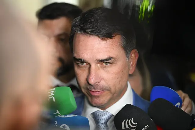 Valdemar Costa Neto reafirma Flávio Bolsonaro como candidato do PL
