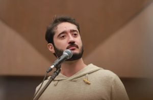 Dez anos depois, Gabriel aparece como uma das possibilidades para representar o grupo político que tentou afastar do poder | Foto: Cláudio Rabelo/Câmara Municipal de Belo Horizonte