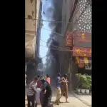 Hotel em chamas, em Nova Dheli, na Índia
