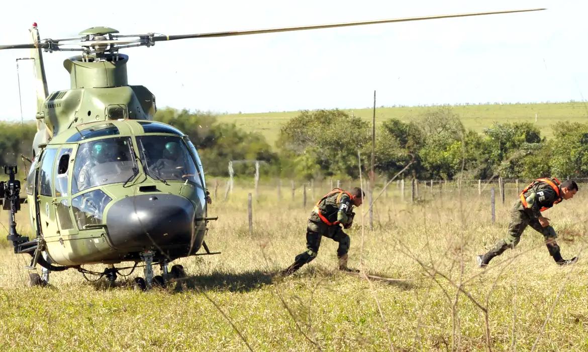 Governo corta verba do Exército e causa suspensão do monitor