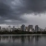 O inverno começou oficialmente neste domingo, 21 | Foto: Divulgação/Oeste | Imagem criada com o auxílio de inteligência artificial