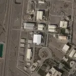 Imagem de satélite mostra um novo telhado sobre um prédio anteriormente destruído no Complexo Nuclear de Natanz, no Irã – 30/1/2026 | Foto: Planet Labs PBC/Divulgação