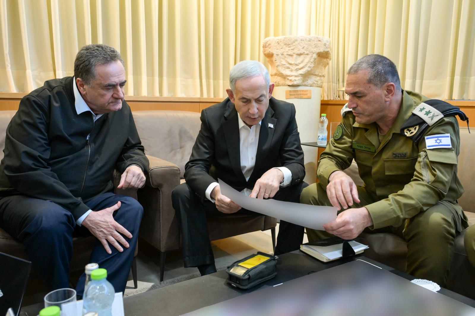 Netanyahu e assessores conversam sobre a guerra contra o Hezbollah | Foto: Divulgação/General Press Office