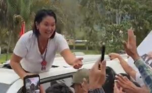 A candidata conservadora Keiko Fujimori durante encontro com apoiadores | Foto: Reprodução/X